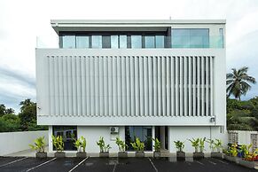 The Lush Apartments & Suites