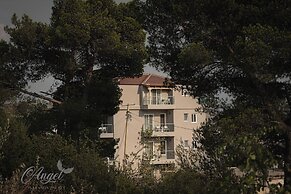 Angel Saranda Palace
