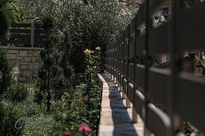 Angel Saranda Palace