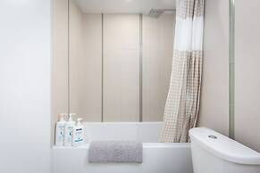 Entertainment District Suites -DT TO
