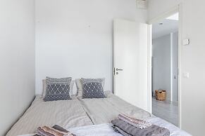 Modern 1BR Home with Sauna & Balcony