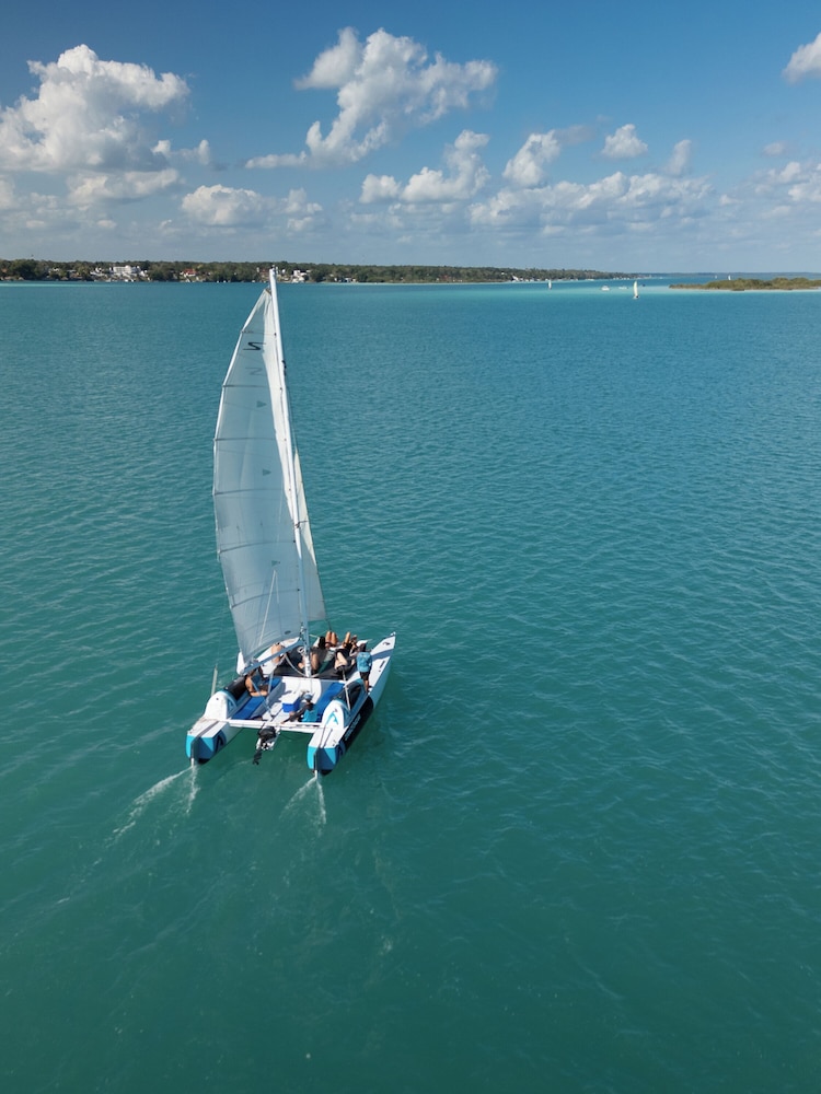 The Yak Lake House Hostal Bacalar