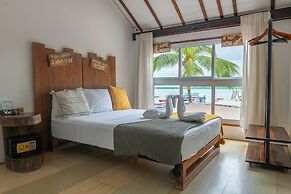 The Yak Lake House Hostal Bacalar