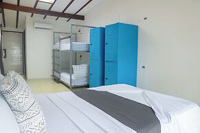 The Yak Lake House Hostal Bacalar