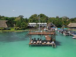 The Yak Lake House Hostal Bacalar