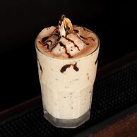 The Yak Lake House Hostal Bacalar