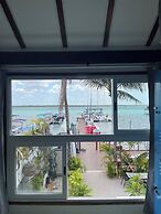 The Yak Lake House Hostal Bacalar