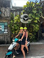 The Yak Lake House Hostal Bacalar
