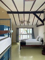 The Yak Lake House Hostal Bacalar