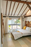 The Yak Lake House Hostal Bacalar
