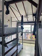 The Yak Lake House Hostal Bacalar