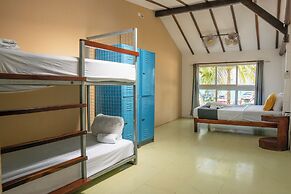 The Yak Lake House Hostal Bacalar