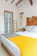 The Yak Lake House Hostal Bacalar