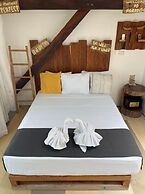 The Yak Lake House Hostal Bacalar
