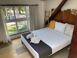 The Yak Lake House Hostal Bacalar