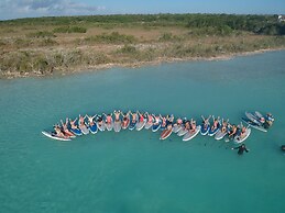 The Yak Lake House Hostal Bacalar