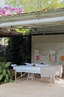 The Yak Lake House Hostal Bacalar