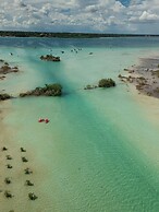 The Yak Lake House Hostal Bacalar