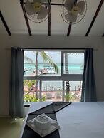 The Yak Lake House Hostal Bacalar