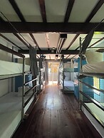 The Yak Lake House Hostal Bacalar