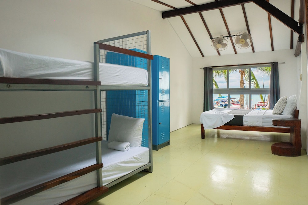 The Yak Lake House Hostal Bacalar