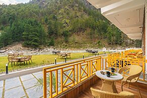 The Social Stays Kasol