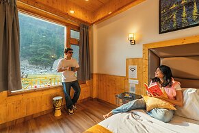 The Social Stays Kasol
