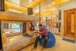 The Social Stays Kasol