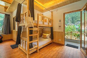 The Social Stays Kasol