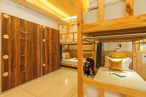 The Social Stays Kasol