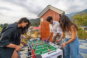 The Social Stays Bir