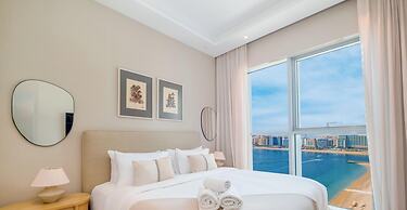 LUX The Atlantis View Luxury Beach Suite