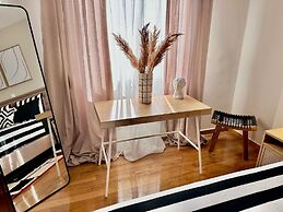 O&O GROUP -Classy Urban Haven Near Psyri