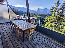Modern Mountain Apartment With Balcony