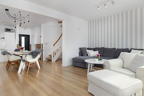 Holiday Home, 3 Bedrooms, Private Garden