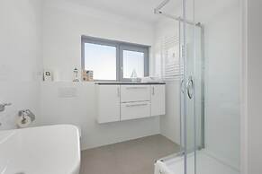 Holiday Home, 3 Bedrooms, Private Garden
