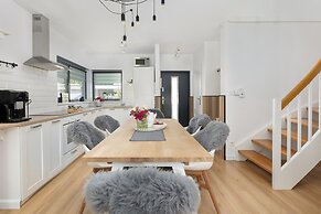 Holiday Home, 3 Bedrooms, Private Garden