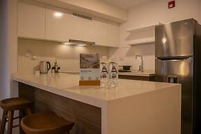 w Comfort 2BR w Private Balcony in San Isidro