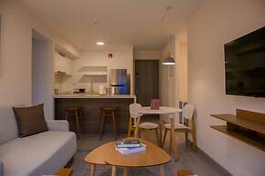 w Comfort 2BR w Private Balcony in San Isidro