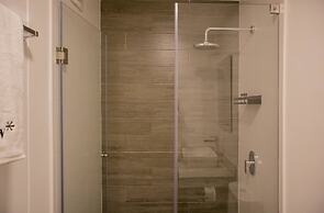 w Comfort 2BR w Private Balcony in San Isidro
