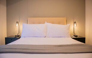 w Comfort 2BR w Private Balcony in San Isidro