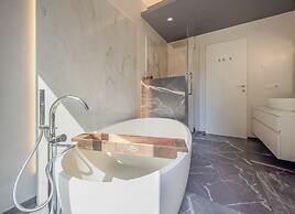 Charming Garden Hideaway in Como by Rent all Como