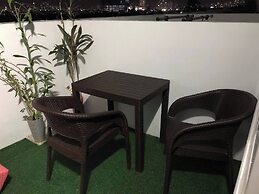5 Minutes to Jazz Mall! Studio-type Condo100mbps