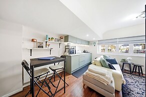 Tranquil Studio - Sleeps 2 & Private Parking