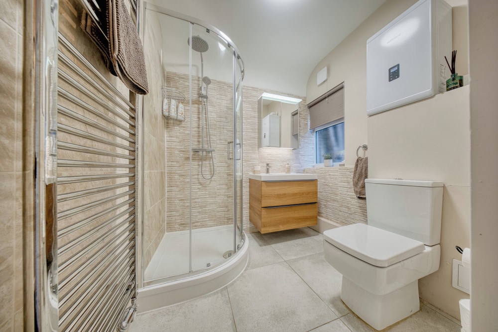 Tranquil Studio - Sleeps 2 & Private Parking