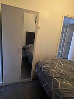 3 Bed Home Free Wifi & Netflix Central Location