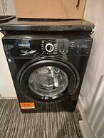 3 Bed Home Free Wifi & Netflix Central Location