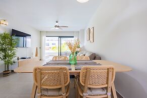 Chic 2BR Stay w Terrace Picuzzi 5 Min to Beach