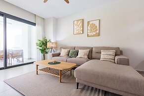 Chic 2BR Stay w Terrace Picuzzi 5 Min to Beach