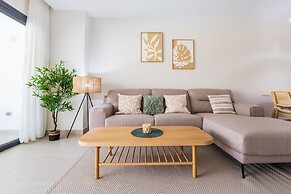 Chic 2BR Stay w Terrace Picuzzi 5 Min to Beach